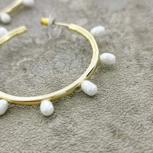 Kendra Scott Gold White Pearl Leighton Hoop Earrings NEW w/dust bag - Picture 2 of 4